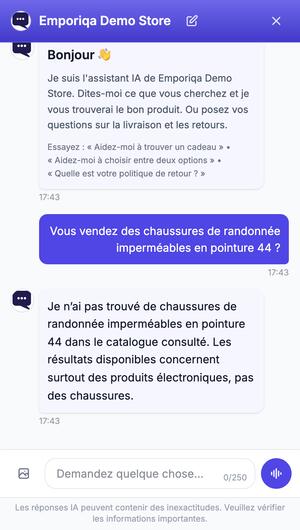 Un client demande à la boutique de démo d'électronique des chaussures de randonnée étanches en pointure 44. Le chat répond qu'il n'en trouve pas, que la boutique vend surtout de l'électronique, et propose de voir les catégories disponibles.