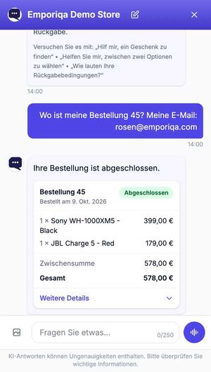 Ein Kunde fragt, wo Bestellung 45 ist, und nennt seine E-Mail. Der Chat antwortet mit einer Bestellkarte: Status, die beiden Artikel und der Gesamtbetrag.