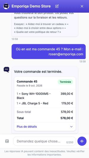 Un client demande où en est la commande 45 et donne son e-mail. Le chat répond avec une fiche de commande : le statut, les deux articles et le total.