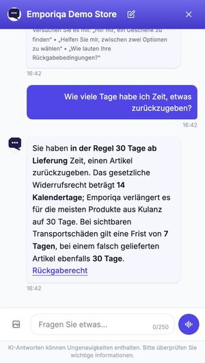 Ein Kunde fragt, wie viele Tage er für eine Rücksendung hat. Der Chat antwortet anhand der Rückgaberichtlinie des Shops: 30 Tage ab Lieferung, mit Erklärung der gesetzlichen 14 Tage, und einem Link zur vollständigen Richtlinie.