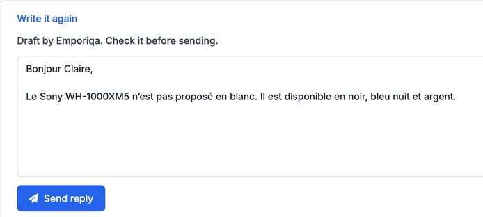 Le brouillon de réponse d'Emporiqa dans le tableau de bord, pour une cliente qui demande si le casque Sony WH-1000XM5 existe en blanc : les coloris du catalogue, avec un bouton « Send reply ».