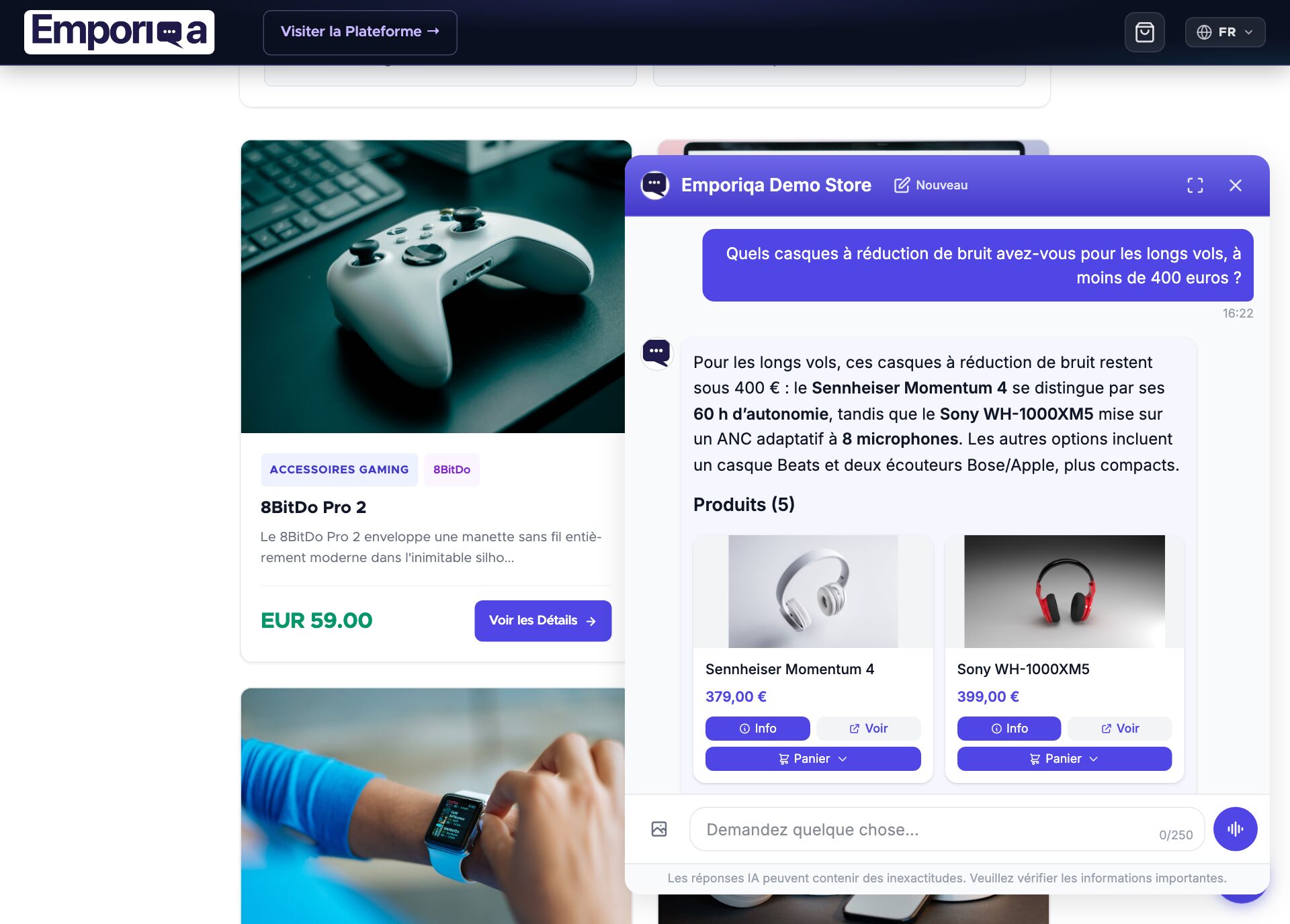 Le chat Emporiqa sur l'Emporiqa Demo Store. Le client demande un casque à réduction de bruit pour les longs vols, à moins de 400 euros, et la réponse recommande le Sennheiser Momentum 4 et le Sony WH-1000XM5, chacun présenté sous forme de carte produit avec un bouton Panier.