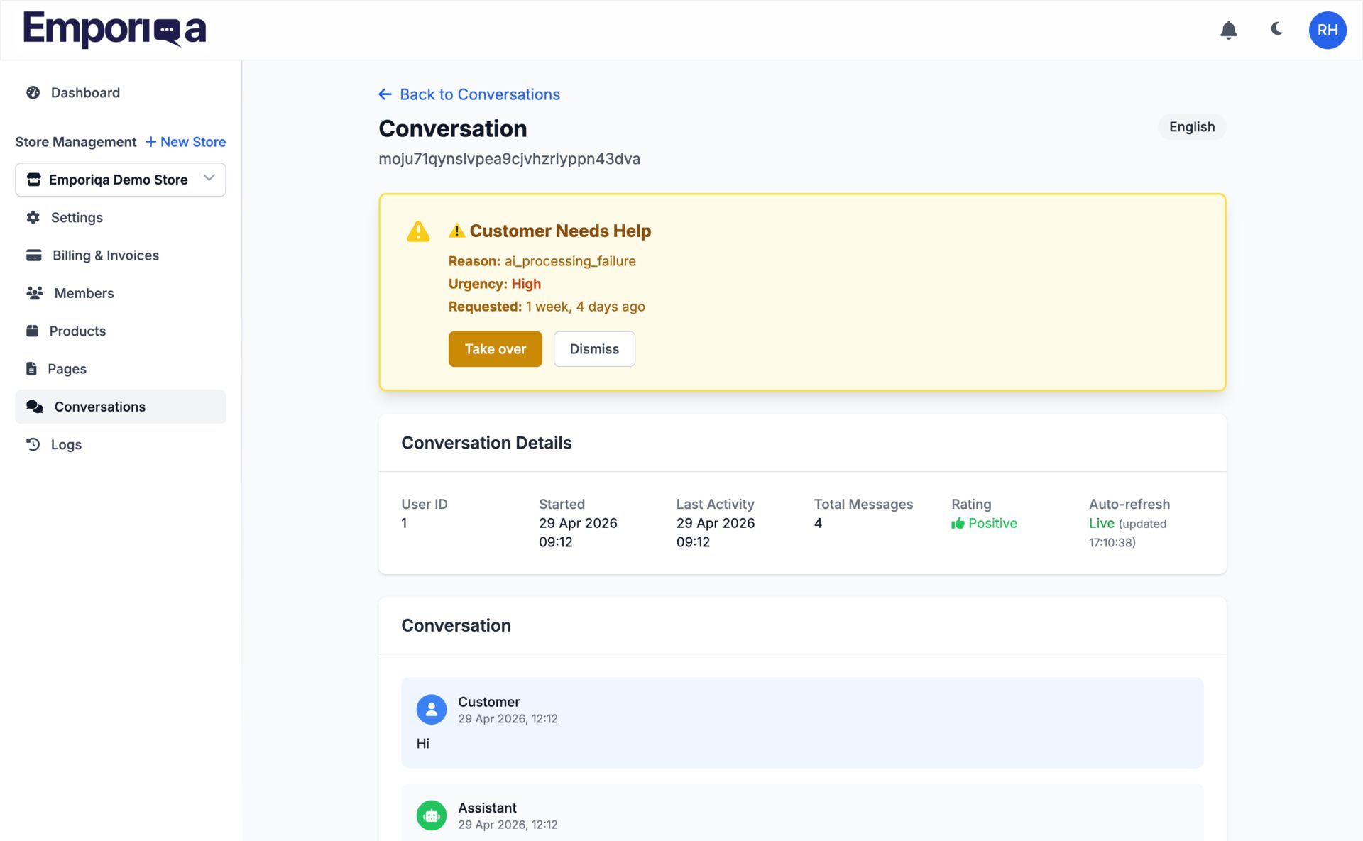 Vue d'une conversation avec une bannière « Cliente a besoin d'aide » (urgence, motif, bouton de prise en charge), les métadonnées de la conversation (identifiant, démarrée, dernière activité, nombre de messages, note, statut auto-actualisé en direct) et la transcription entre la cliente et l'assistant