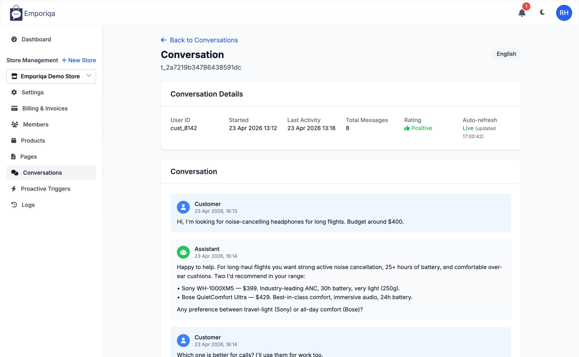 Détail d'une conversation avec la transcription complète d'une cliente demandant un casque à réduction de bruit pour les longs vols, le vendeur recommandant Sony WH-1000XM5 et Bose QuietComfort Ultra avec les raisons liées à l'usage de la cliente